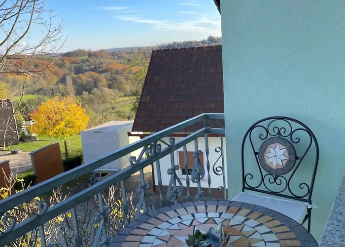 Beautiful House Surrounded By Pure Nature بيت للعطل